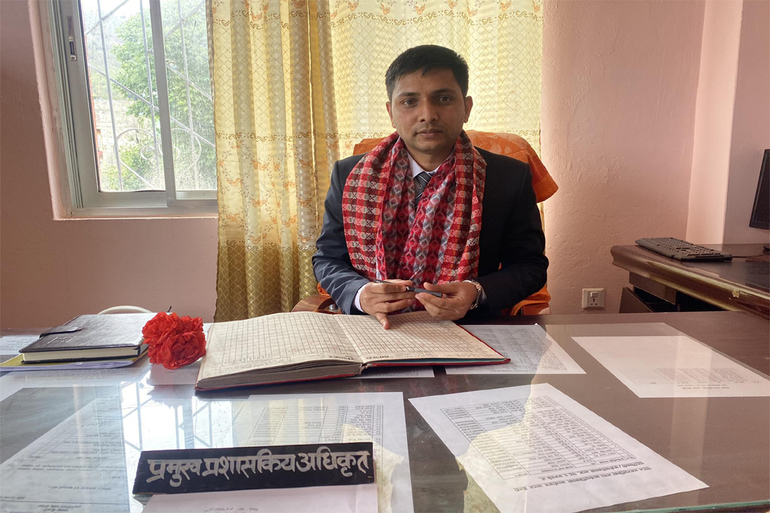 बैतडीको  पाटन नगरपालिकामा ‘हाकिम’ हाजिर  